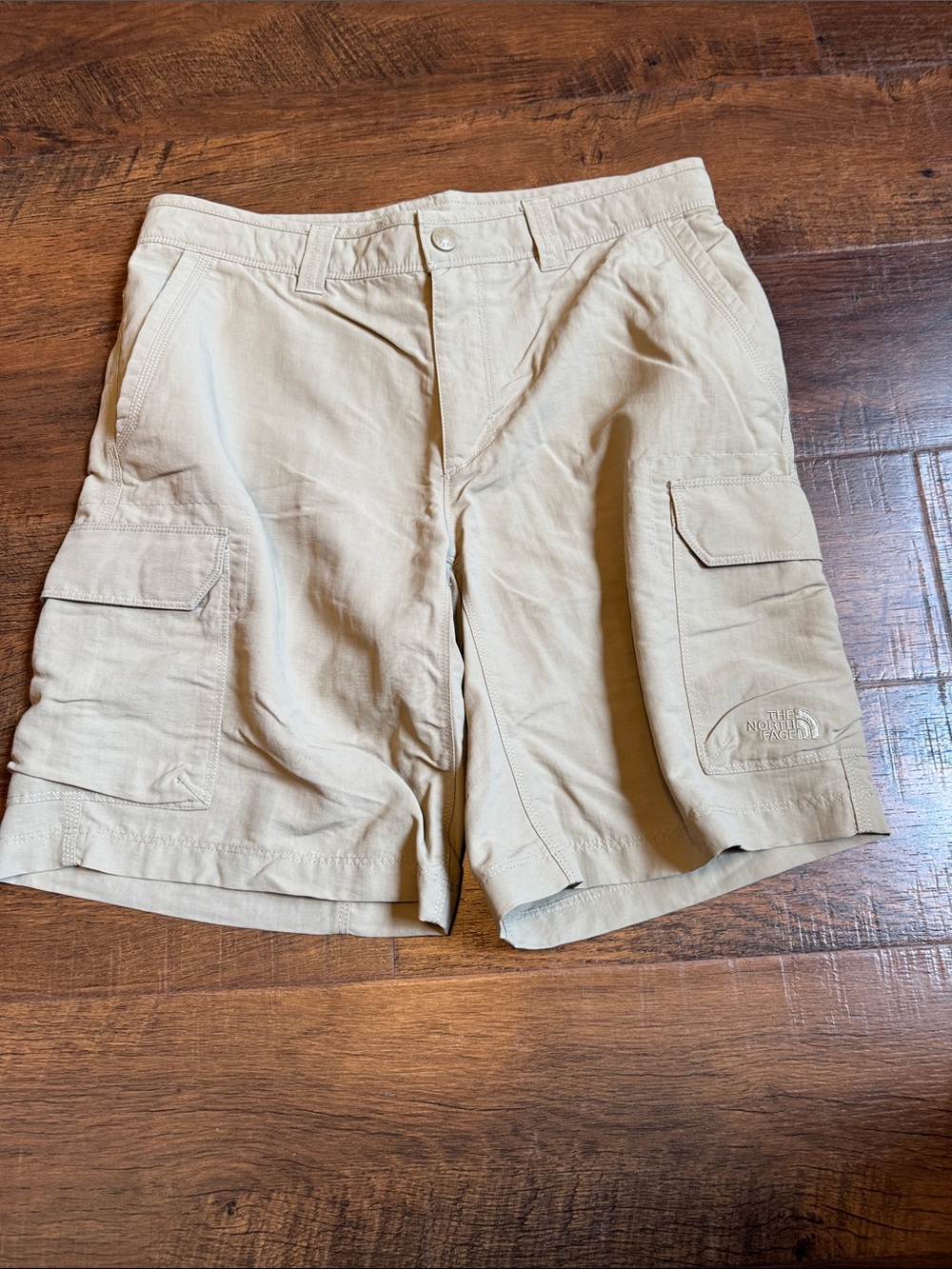 Men’s The North Face shorts size 32w 9” inseams.